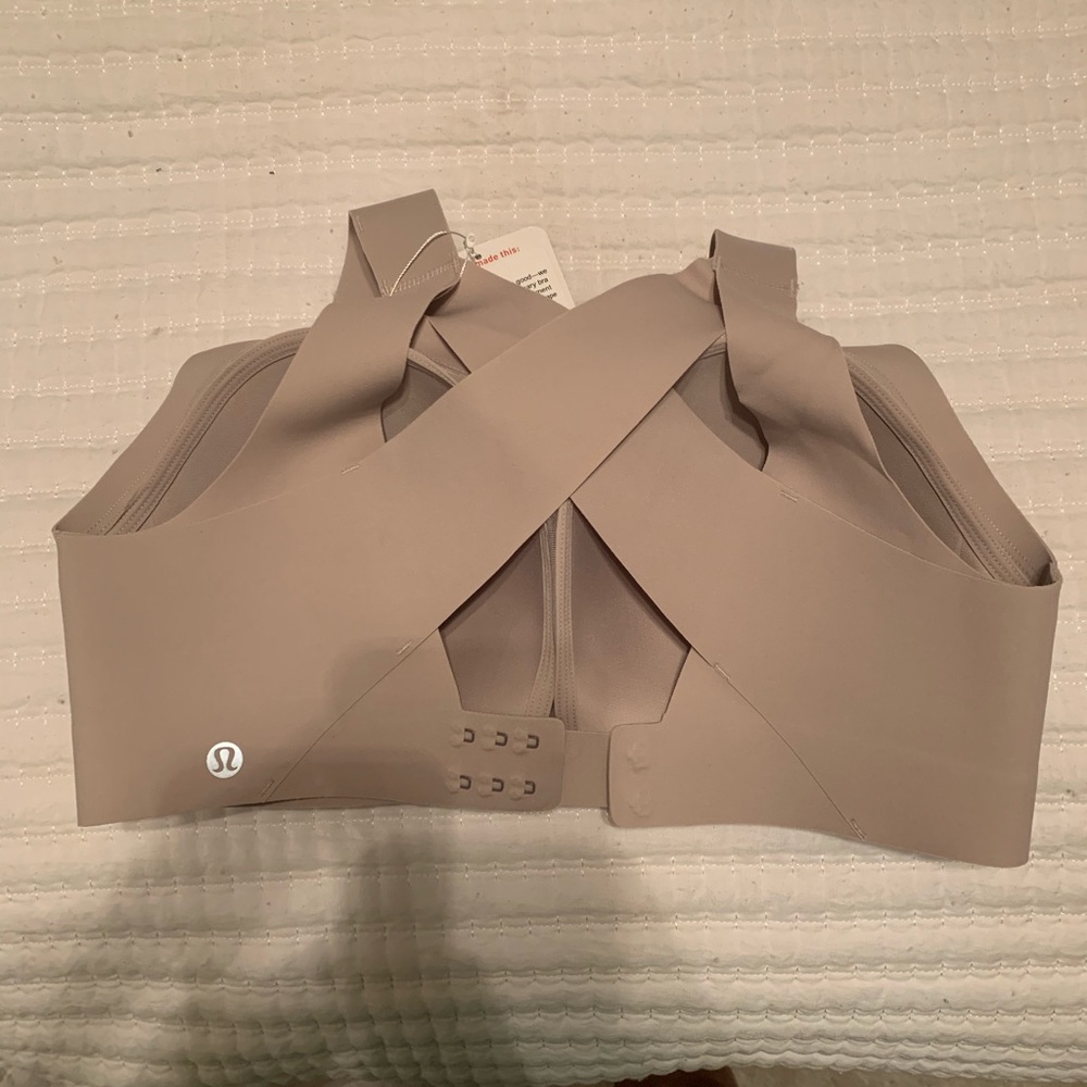 Lululemon Enlite Bra NWT 34DD